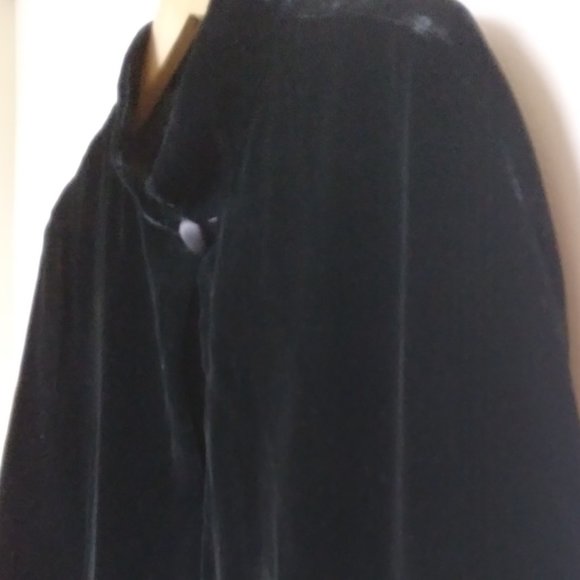 Vintage White House Black Market black velvet capelet with Debette Cloche Hat - Picture 3 of 12